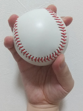 正面から見たシンカーの握り方